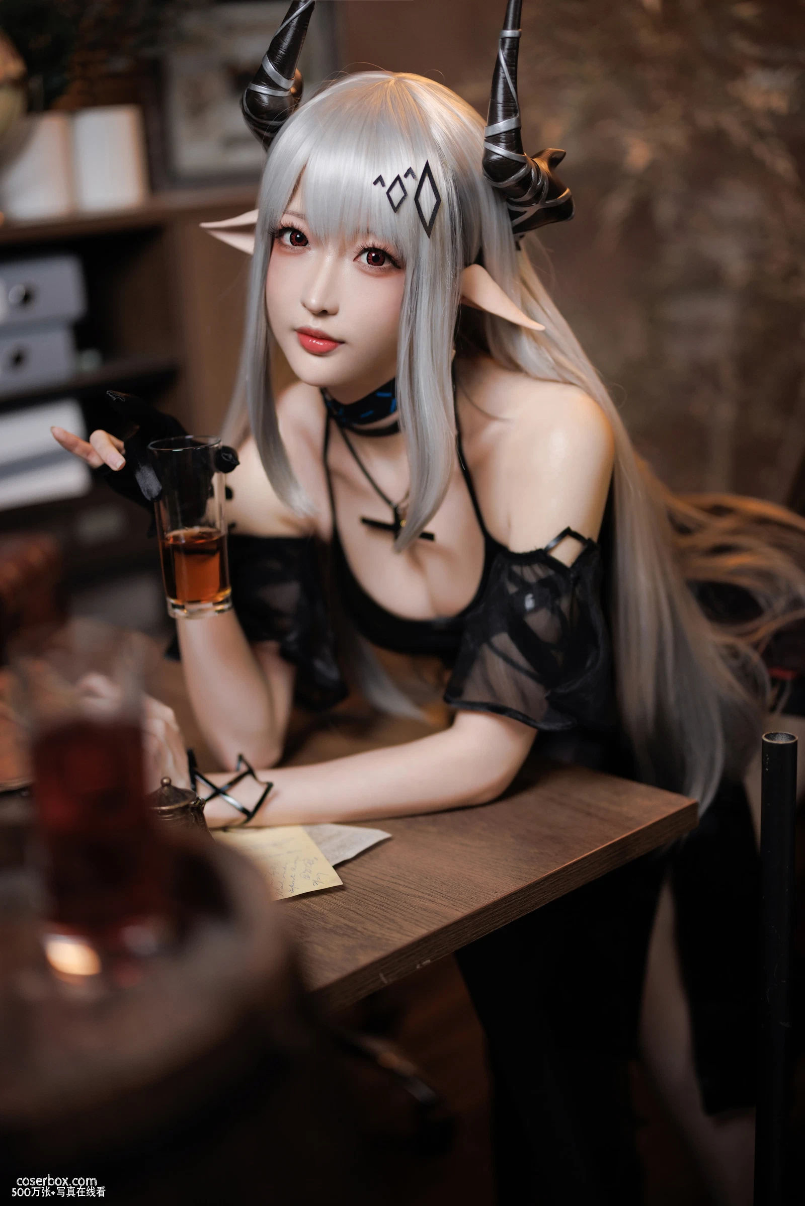 南宫 NO.015 明日方舟 泥岩礼服 - 在线看可下载原图