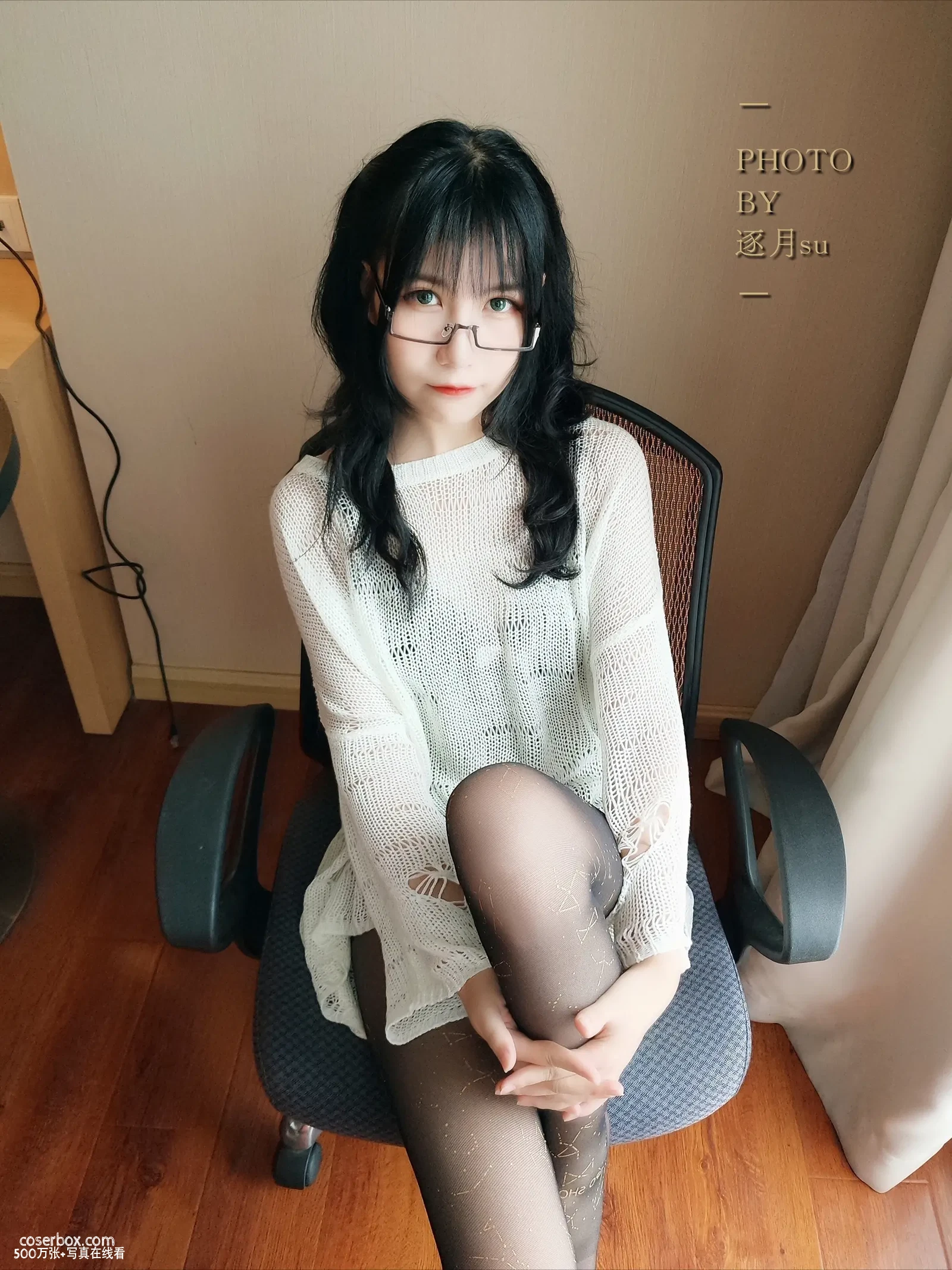逐月SU NO.029 足控向 [17P 1V 50 - 在线看可下载原图