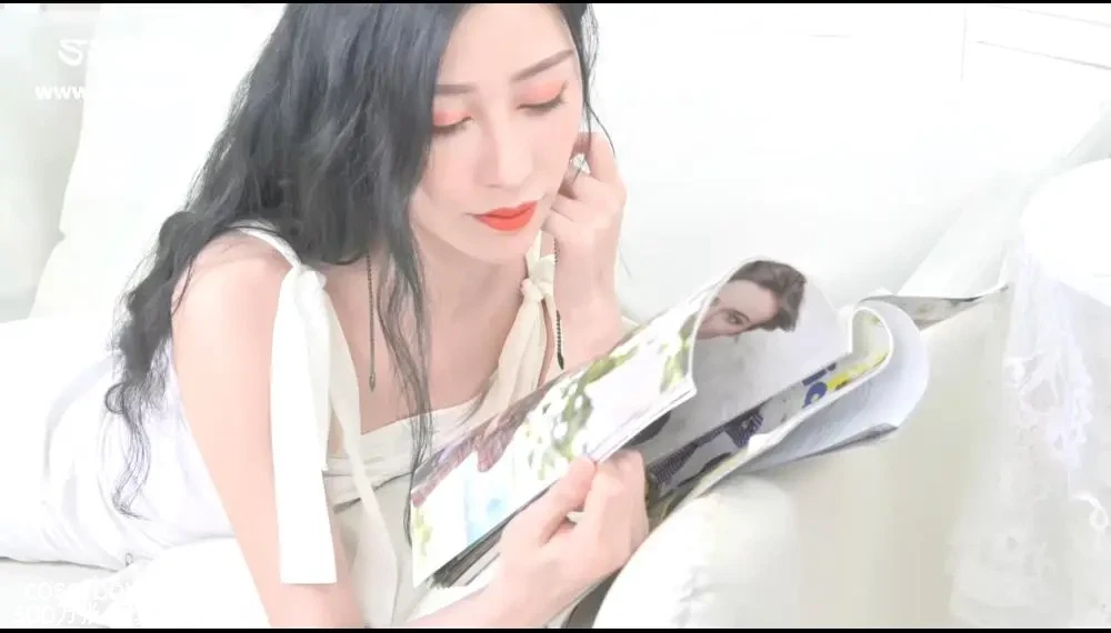 [SSA丝社]视频 No.014 雪儿最爱还是趴着看书 - 在线看可下载原图