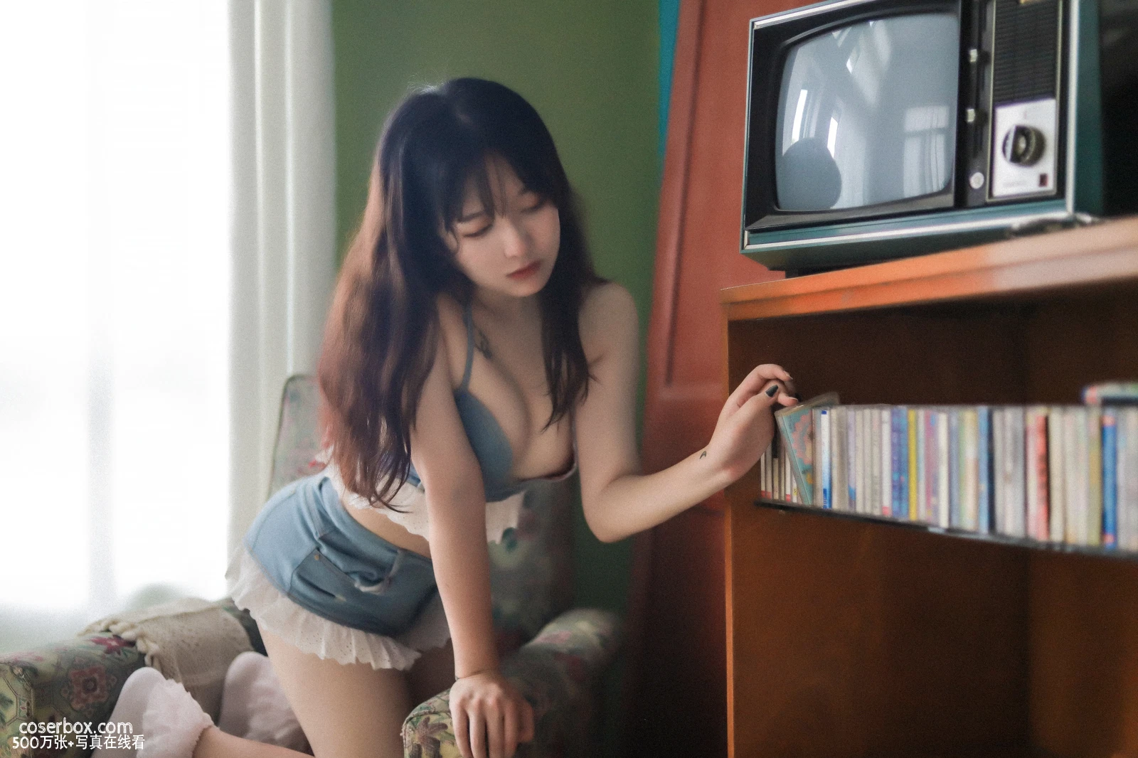 棕桠阿狗崽 NO.002 桃子听蝉 [22P 276.87MB] - 在线看可下载原图