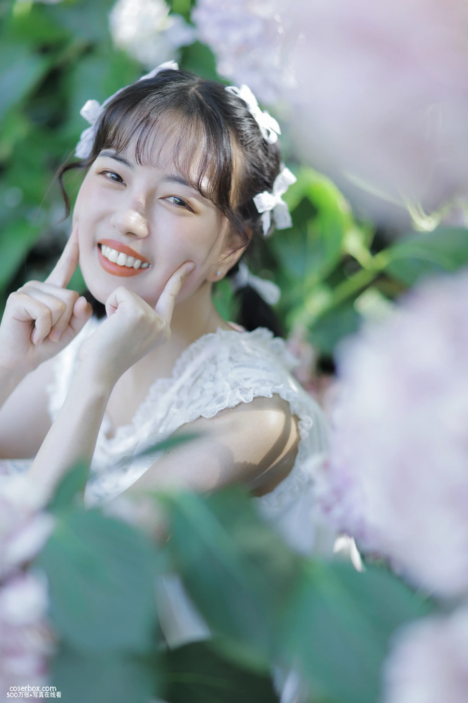 [YITUYU艺图语] 2022.05.25 NO.1375 花儿与少女 欣雨 [23P-195MB] - 在线看可下载原图