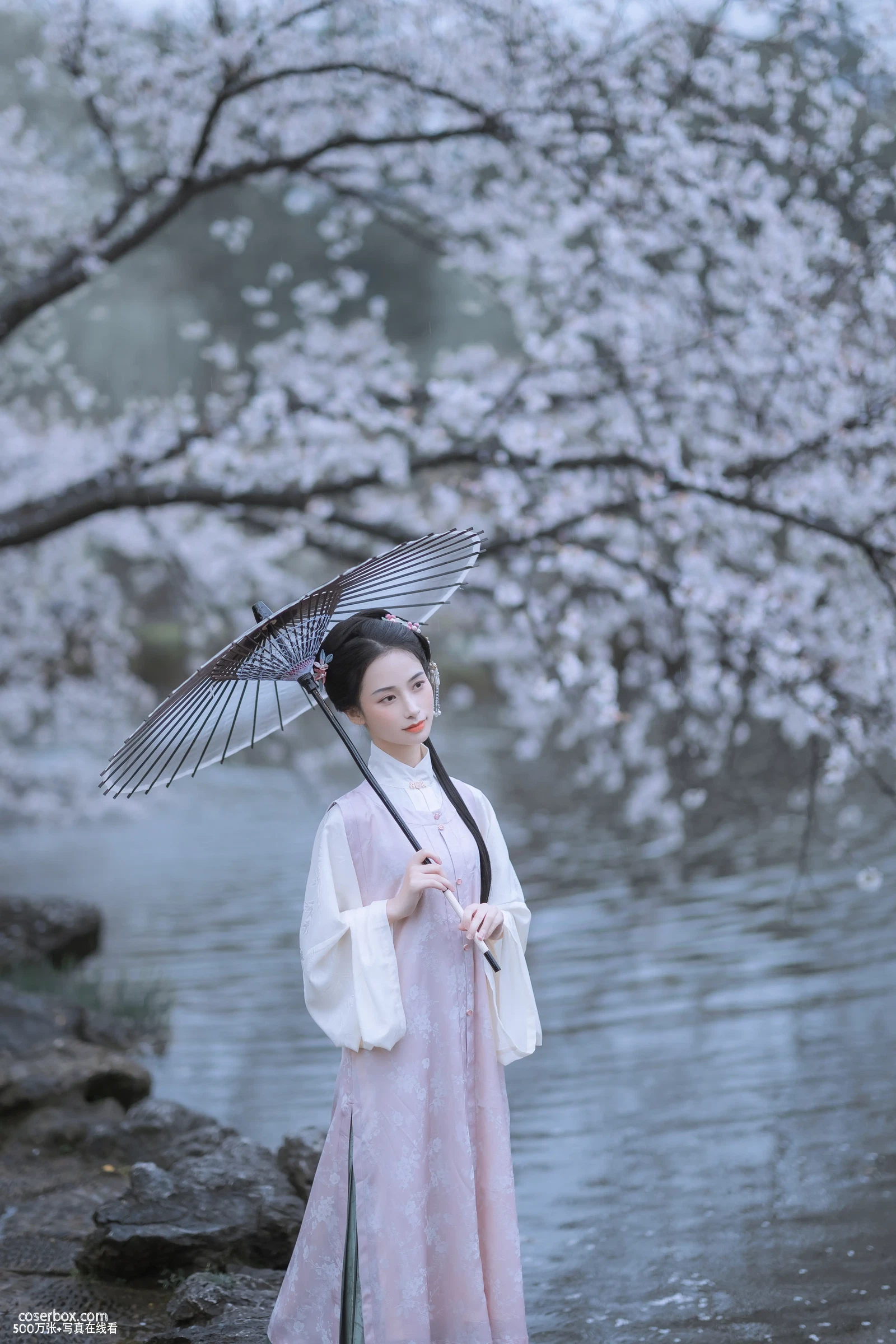 [YITUYU艺图语] 2022.05.25 NO.1379 雨樱花 眸小妖 [45P-444MB] - 在线看可下载原图
