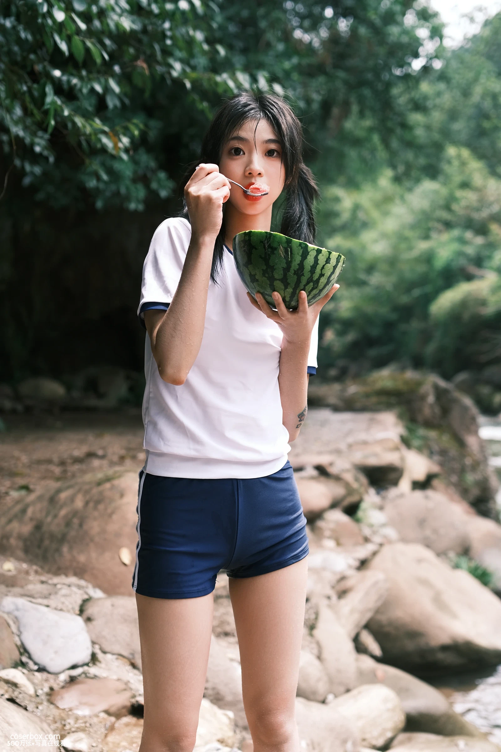 [YITUYU艺图语] 2022.05.26 NO.1385 慢夏 池子 [19P-186MB] - 在线看可下载原图