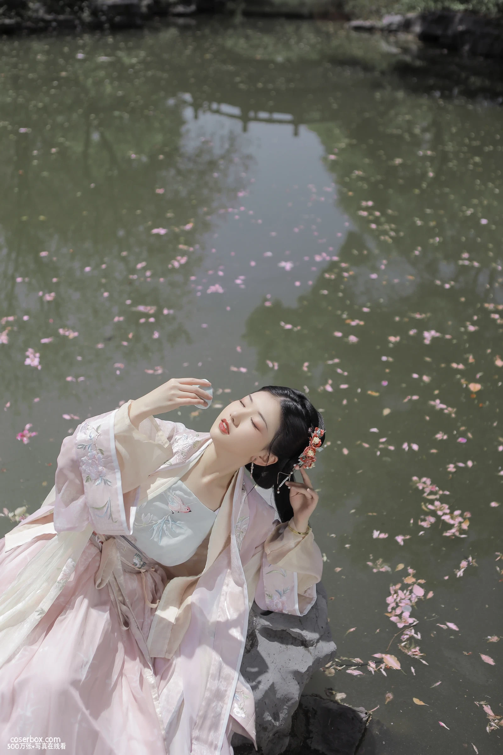 [YITUYU艺图语] 2022.06.03 NO.1463 落花风 酸辣湯兒 [26P-368MB] - 在线看可下载原图