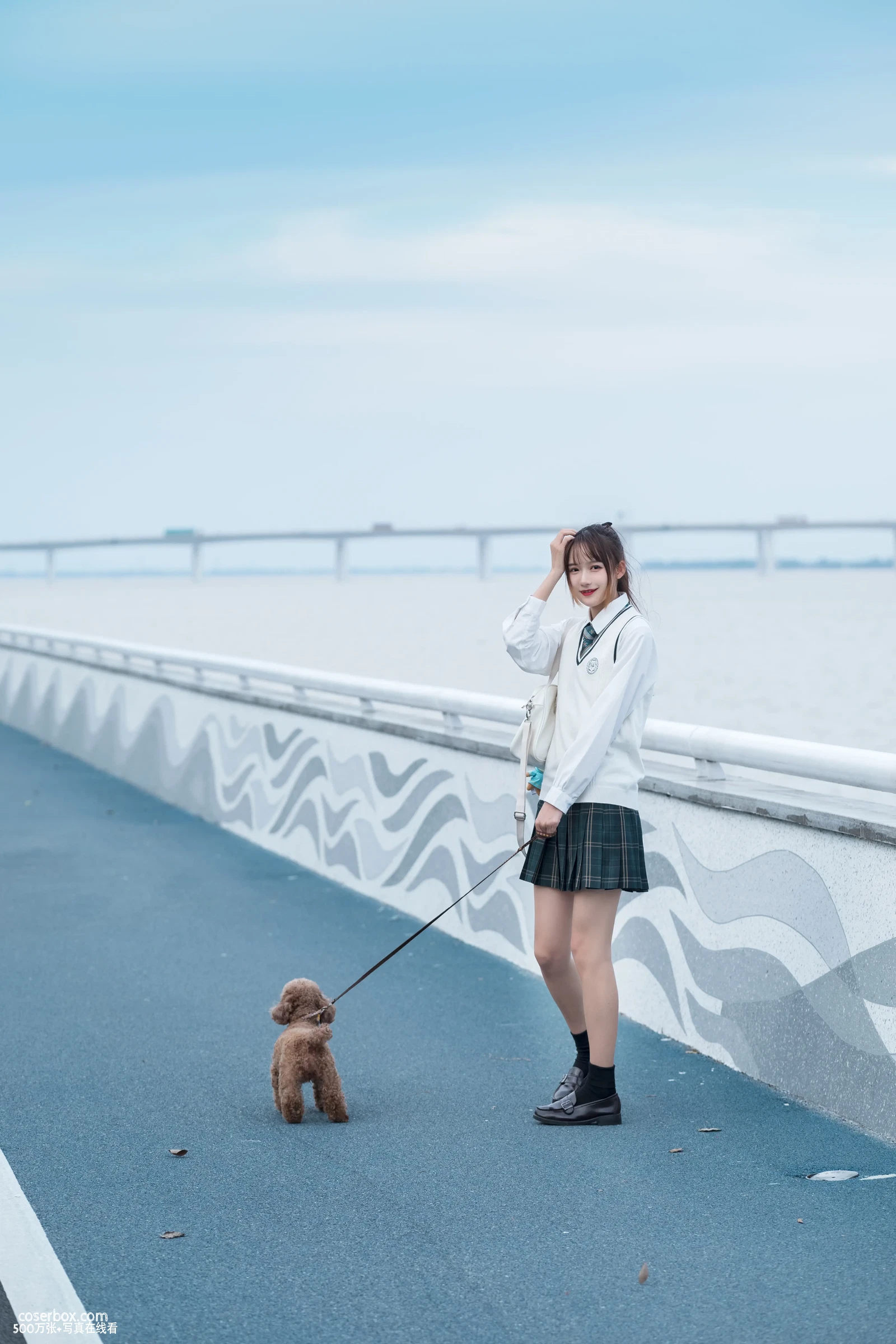 [YITUYU艺图语] 2022.06.26 NO.1683 青草味的河堤 兔子Zzz不吃胡萝卜 [25P-293MB] - 在线看可下载原图