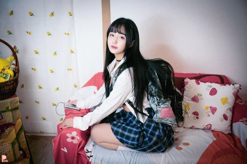 Han Jina (한지나) 2023.12.12 [PINK] 지나의 교복 생활 (Dark Ver) - 在线看可下载原图