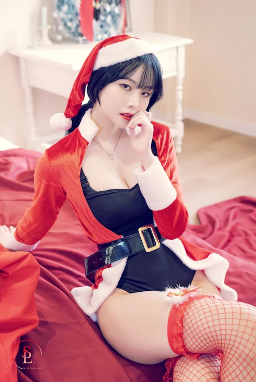 Yuna (유나) 2023.12.16 [SAINT Photolife] Vol.24 Merry Yuna’s Xmas  - 在线看可下载原图