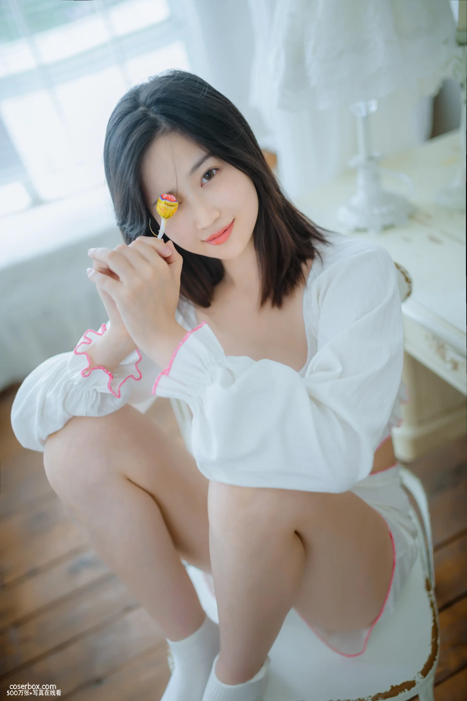 年年 2023.12.17 爱吃棒棒糖的少女 - 在线看可下载原图