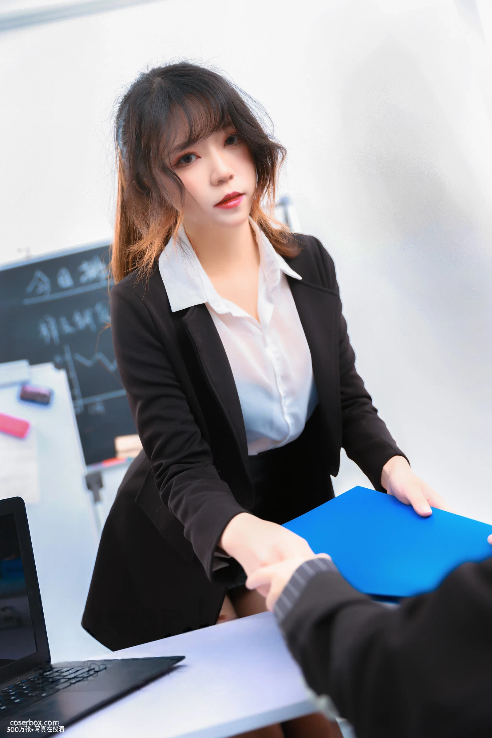 Leah梓未 2025.03.19 私密助理 - 在线看可下载原图