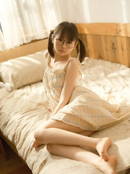 幼水铃衣 2025.06.15 晨醒 - 在线看可下载原图