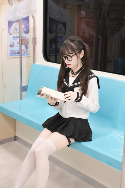 可可小白兔 2025.07.09 電車上の女高中生 - 在线看可下载原图