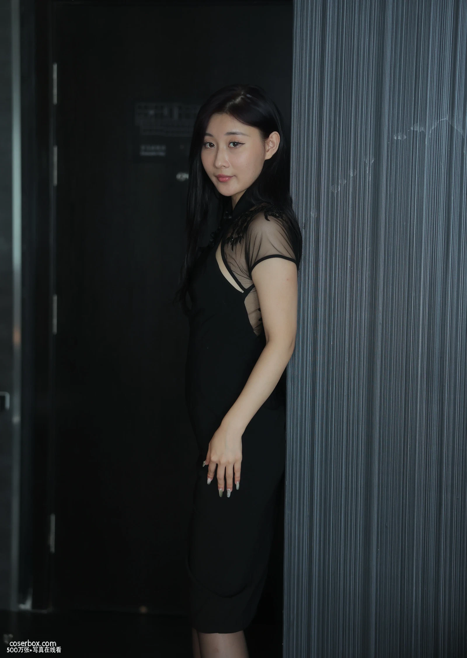 顾楚楚 2025.08.25 内购原图 黑色旗袍服 - 在线看可下载原图