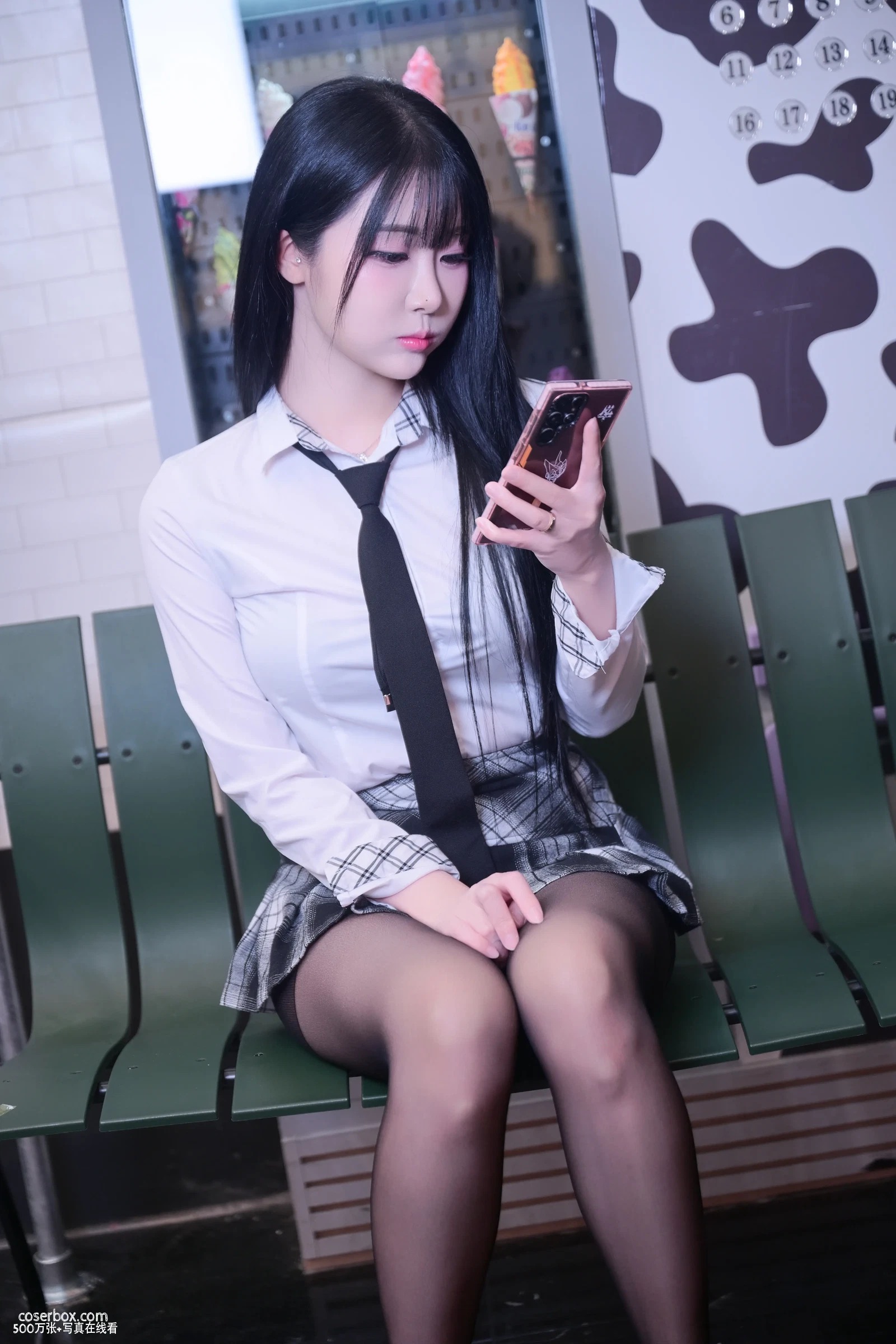 Bomi 2025.09.02 Schoolgirl In The Subway 地铁里的女学生 - 在线看可下载原图
