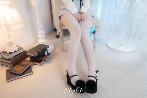 铃木美咲 2025.10.09假日秘会 - 在线看可下载原图