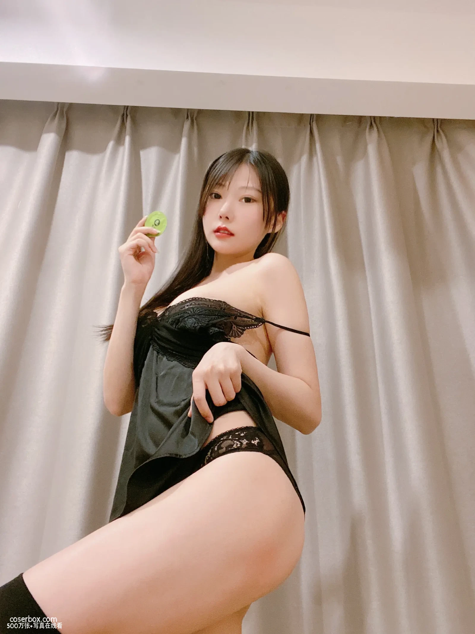 香草喵露露 2025.11.12 大象黑色吊带睡衣 - 在线看可下载原图