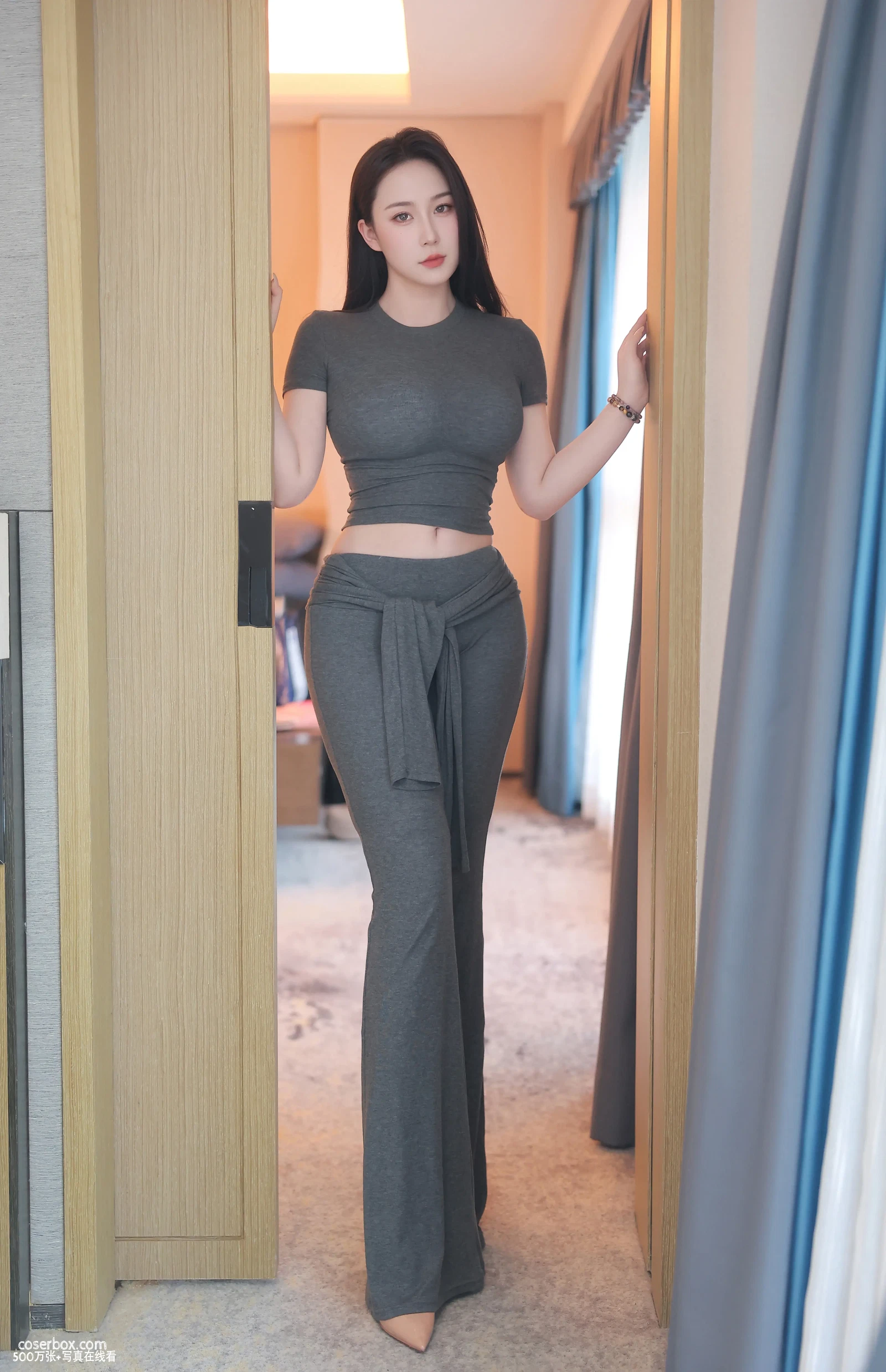 林昔予yorki 2025.11.15 内购私拍 灰色瑜伽服 - 在线看可下载原图