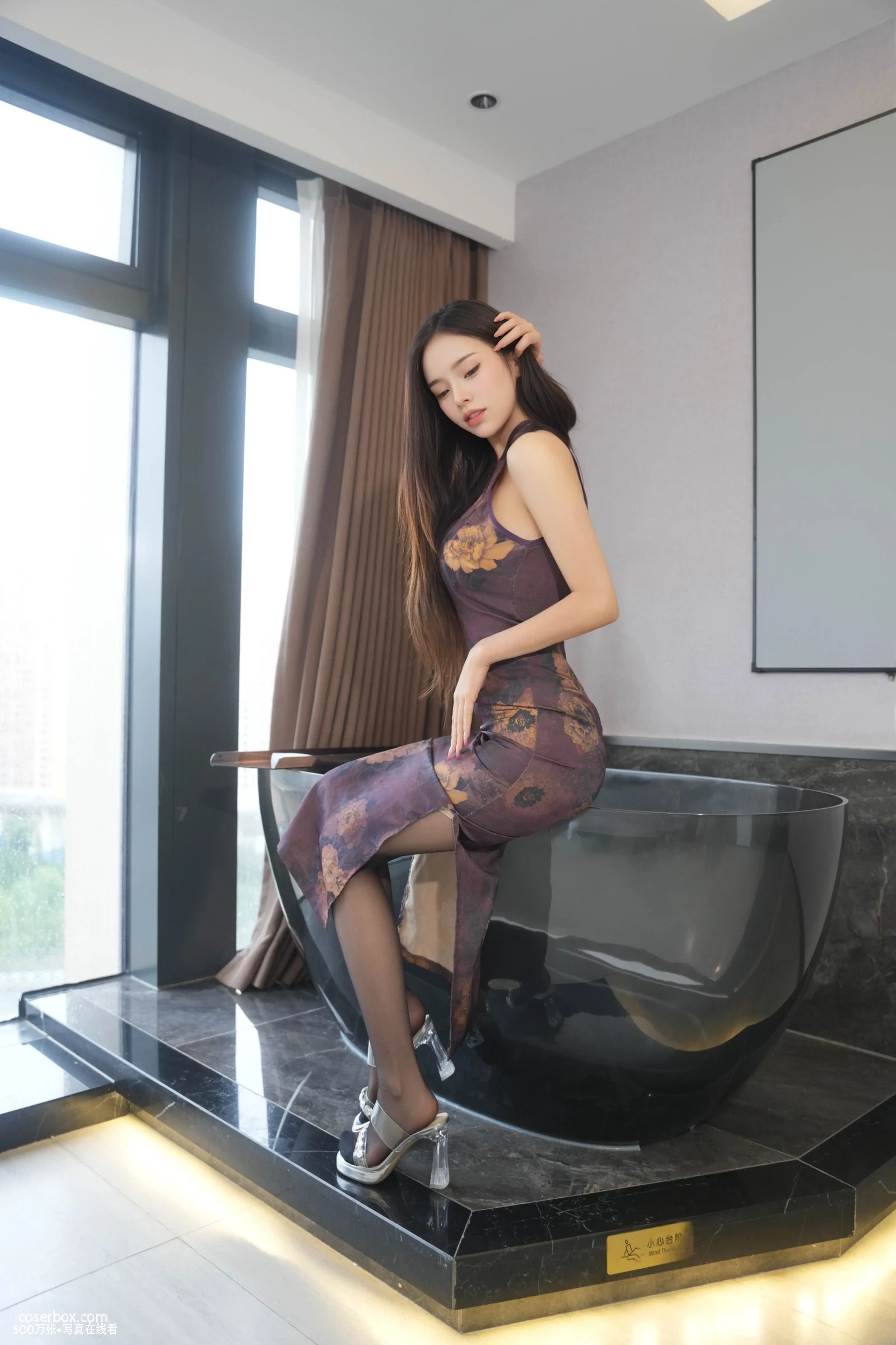 小奶娇 2025.11.20 内购私拍 复古旗袍黑丝 - 在线看可下载原图