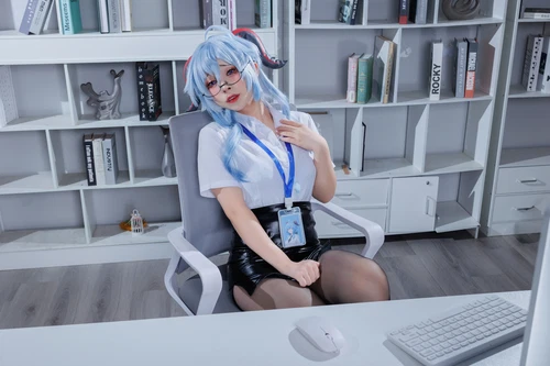 胡桃猫Kurumineko 2025.11.19 甘雨OL - 在线看可下载原图