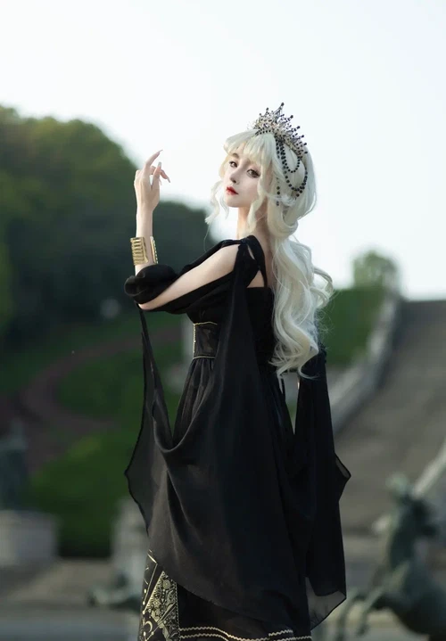 云知笑 2025.11.26 荷鲁斯 - 在线看可下载原图