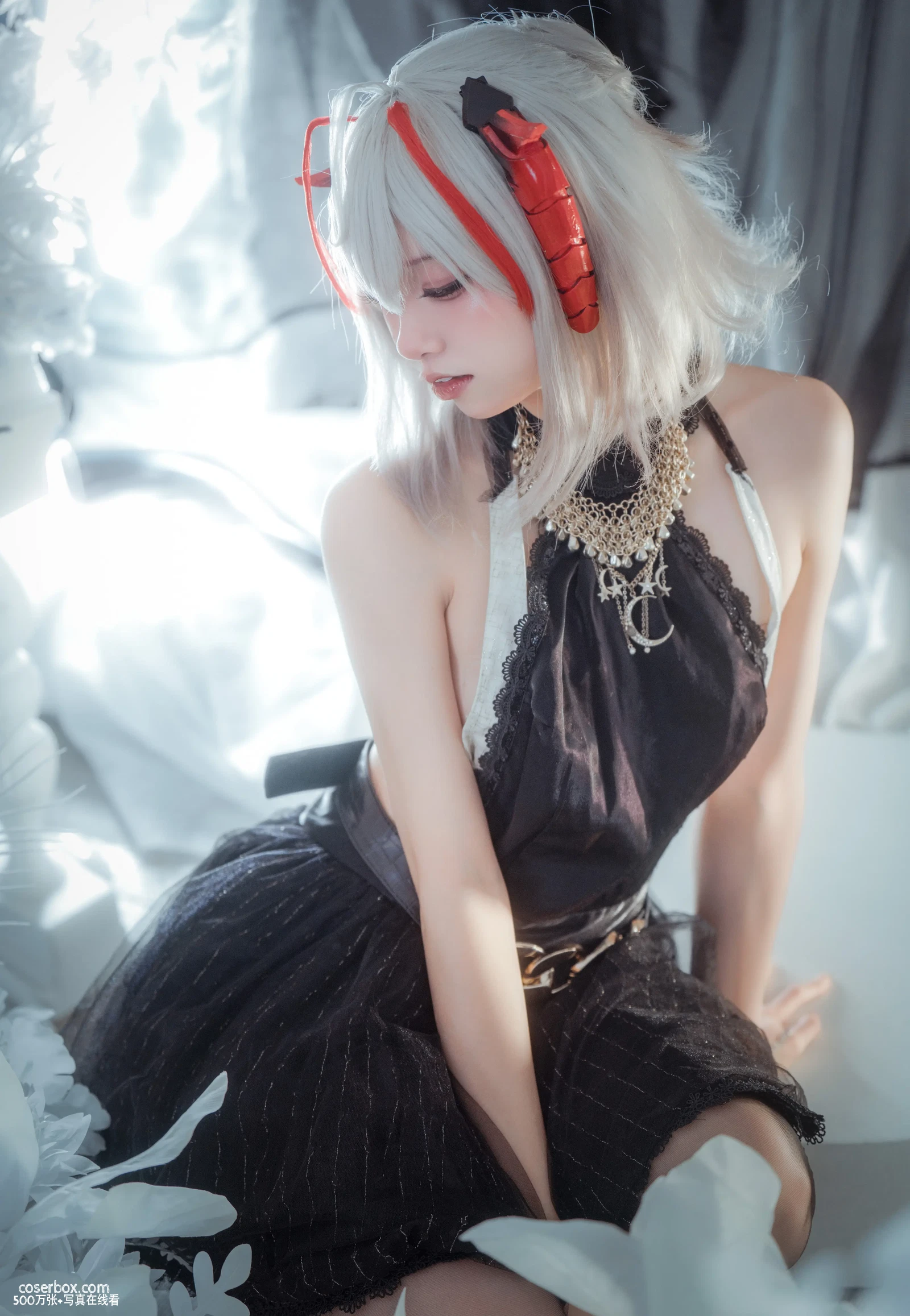 纸悦Etsu_ko 2025.11.30 明日方舟 W一周年礼服ver - 在线看可下载原图