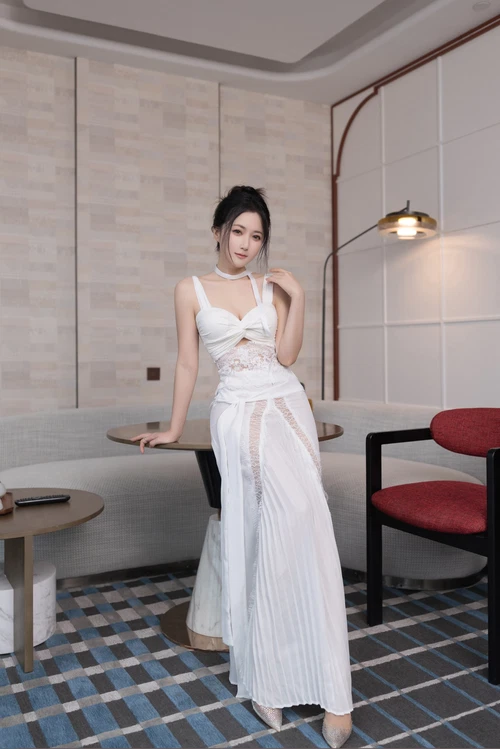 鱼子酱Fish 2025.12.01 内购私拍 白裙跳蛋 - 在线看可下载原图