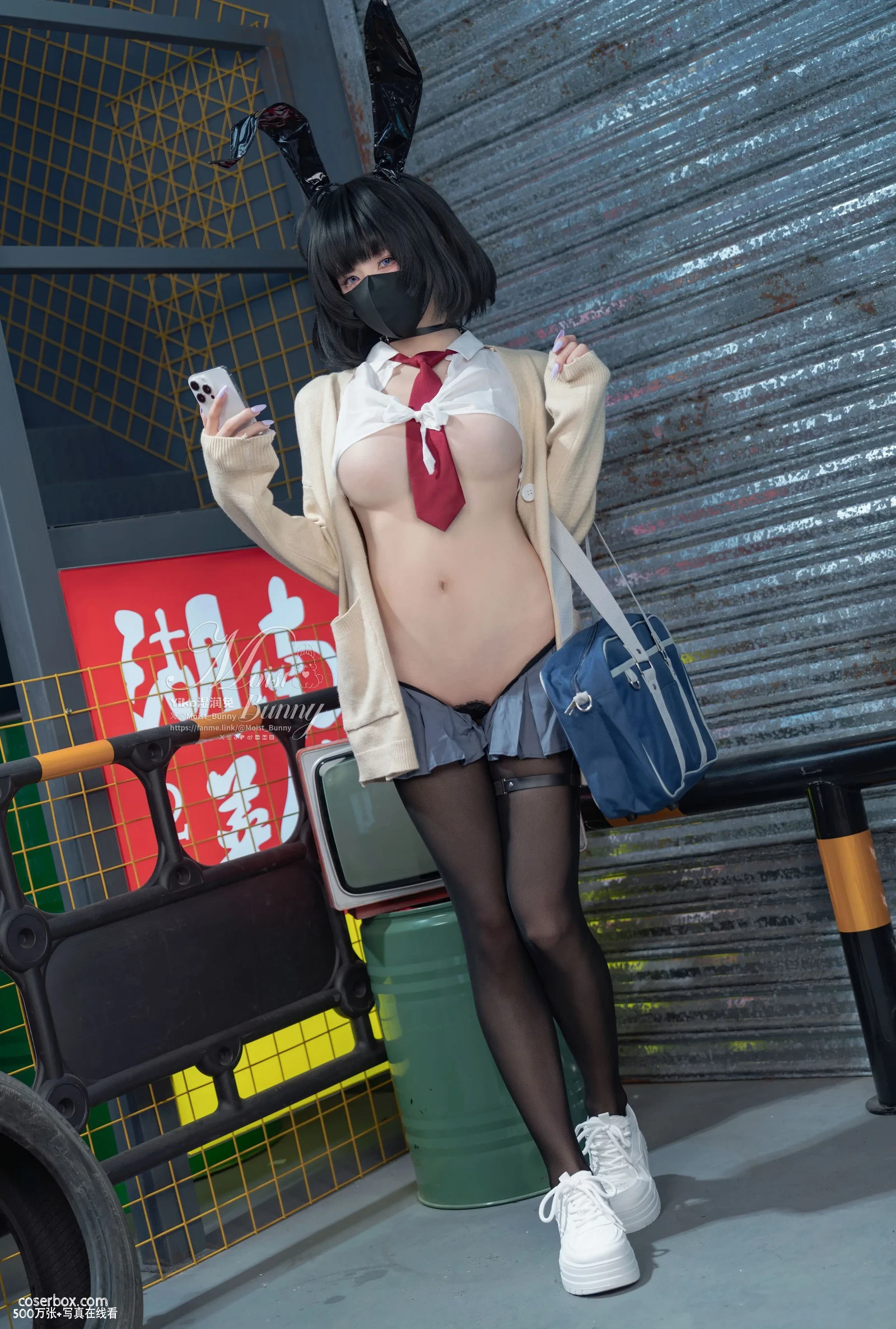 咬一口兔娘(Yiko湿润兔) 2025.12.01 10月作品賽博逆JK - 在线看可下载原图