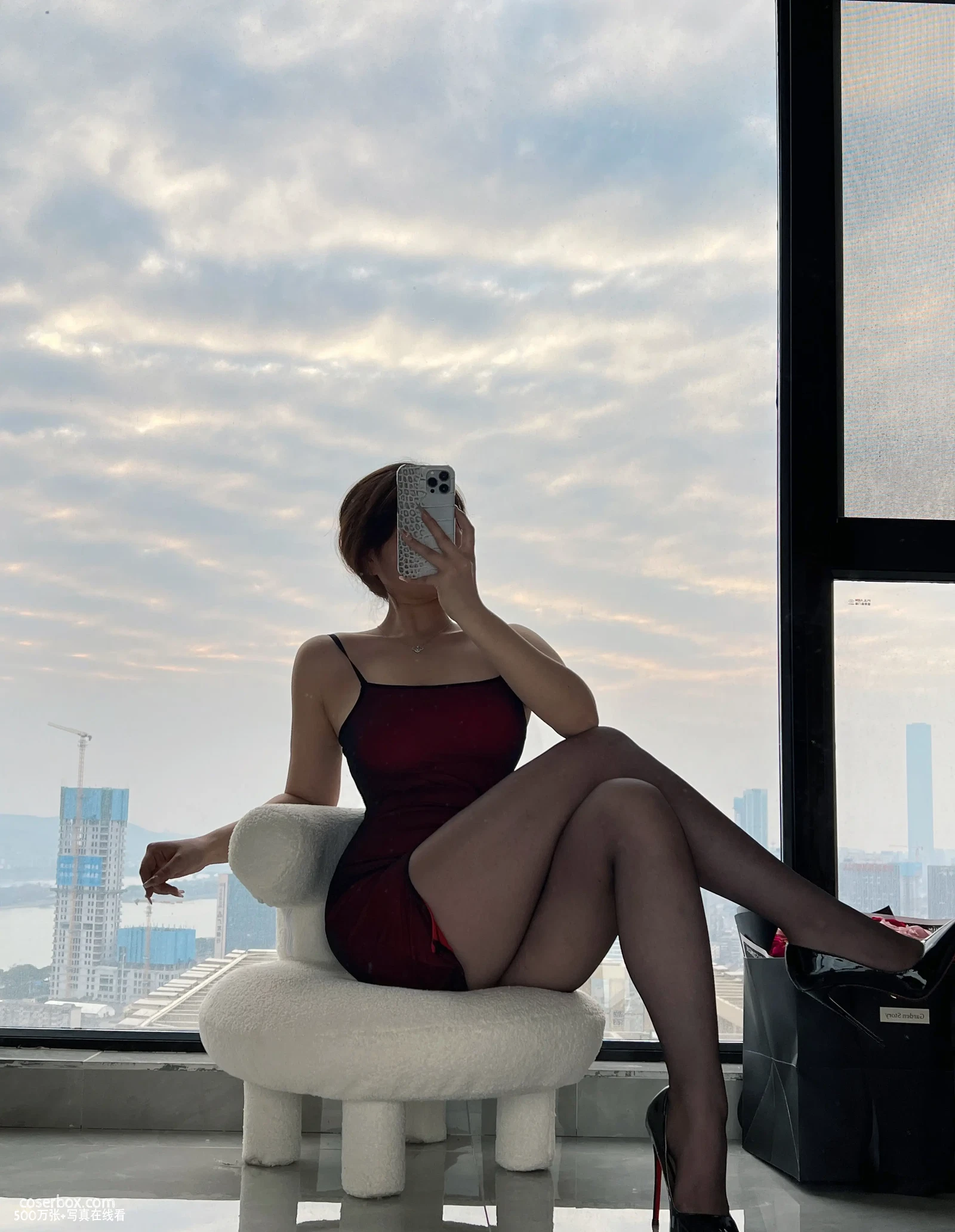 安妮yoo 2025.12.08 酒红丝袜裙 - 在线看可下载原图