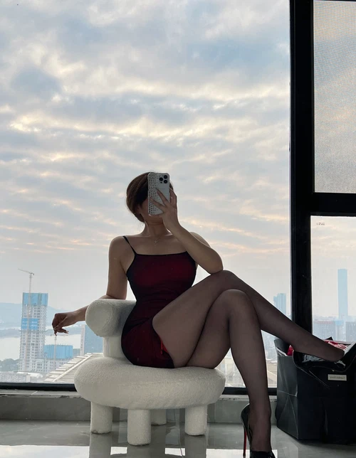 安妮yoo 2025.12.08 酒红丝袜裙 - 在线看可下载原图