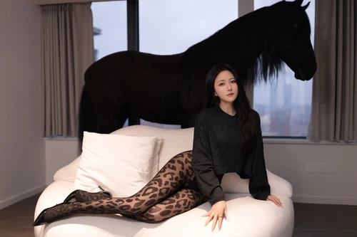 鱼子酱Fish 番外 2025.12.10 内购私拍 性感的丝 - 在线看可下载原图