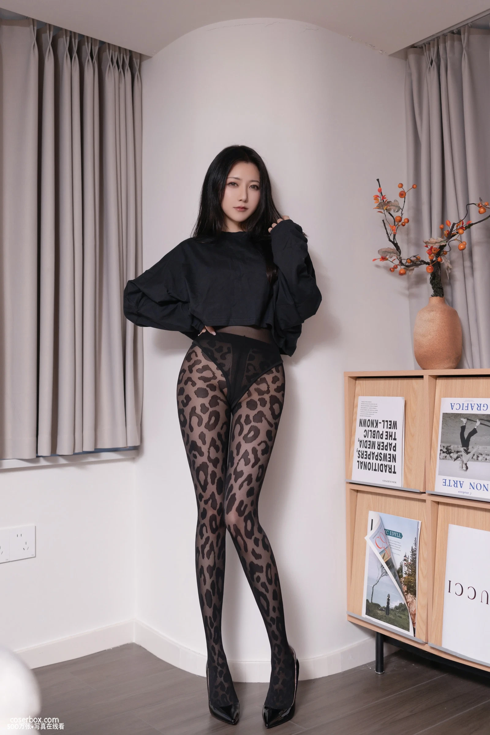 鱼子酱Fish 番外 2025.12.10 内购私拍 性感的丝 - 在线看可下载原图