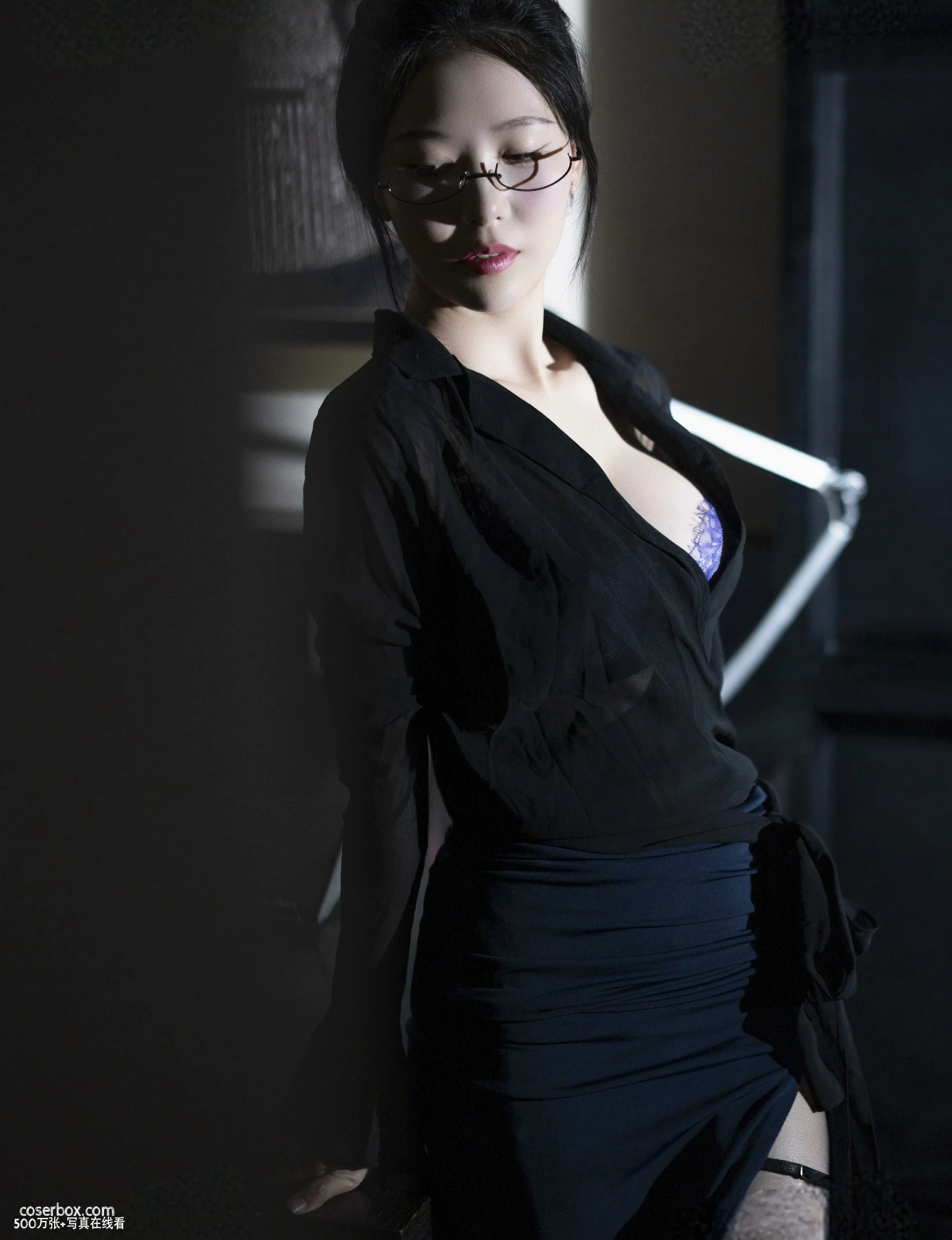 抖娘-利世 2025.12.13 内购私拍 秘书眼镜娘 - 在线看可下载原图