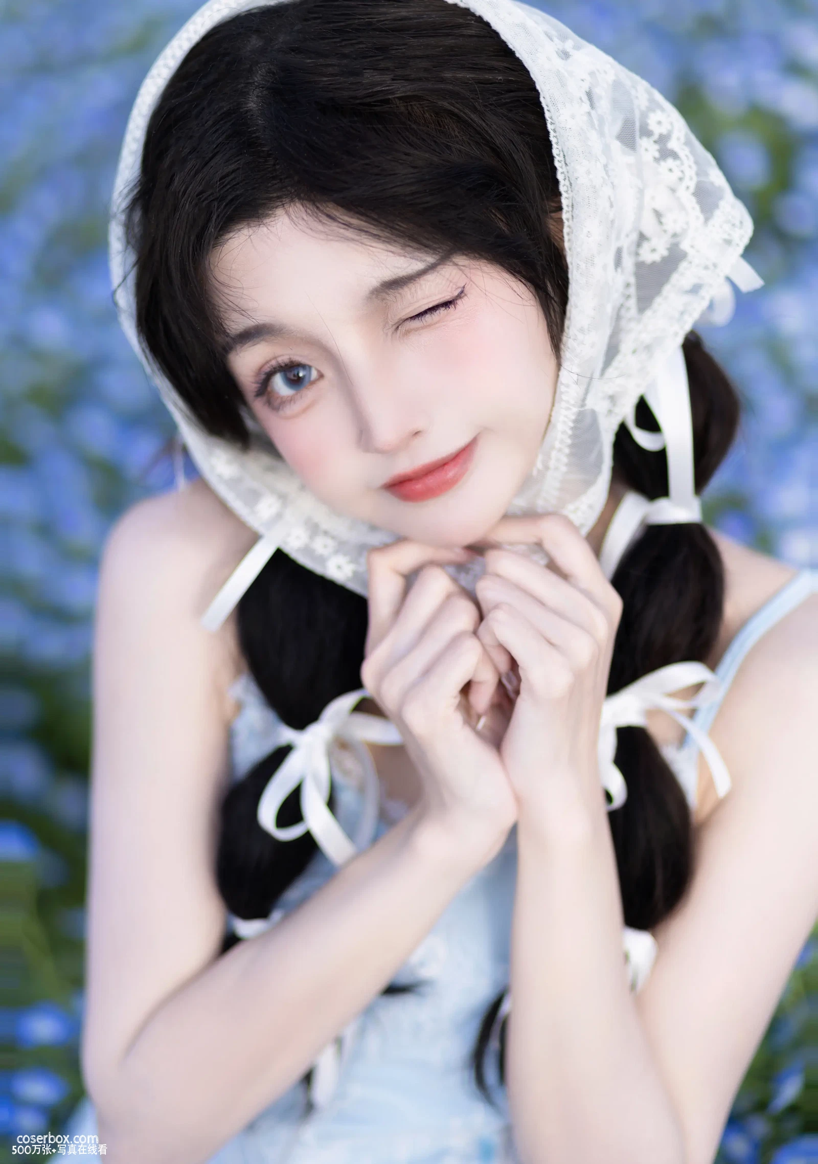 云知笑 2025.12.21 蓝色蕾丝裙 - 在线看可下载原图