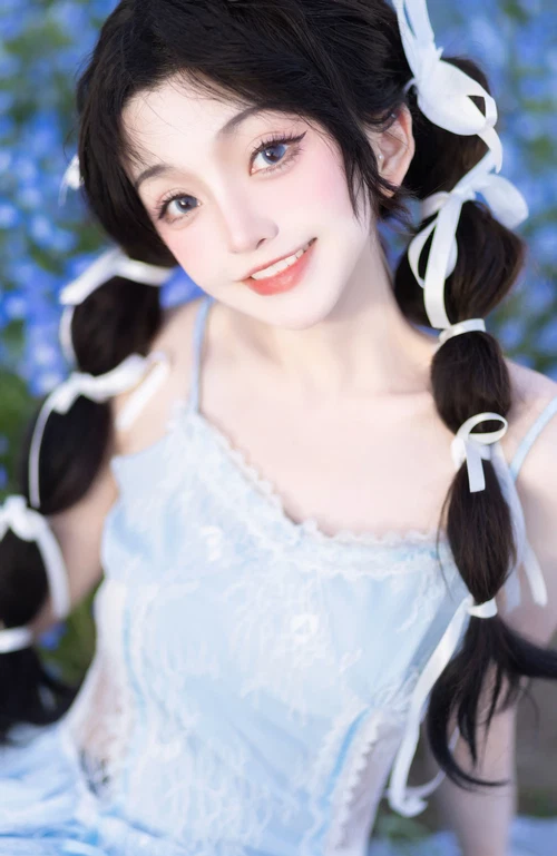 云知笑 2025.12.21 蓝色蕾丝裙 - 在线看可下载原图