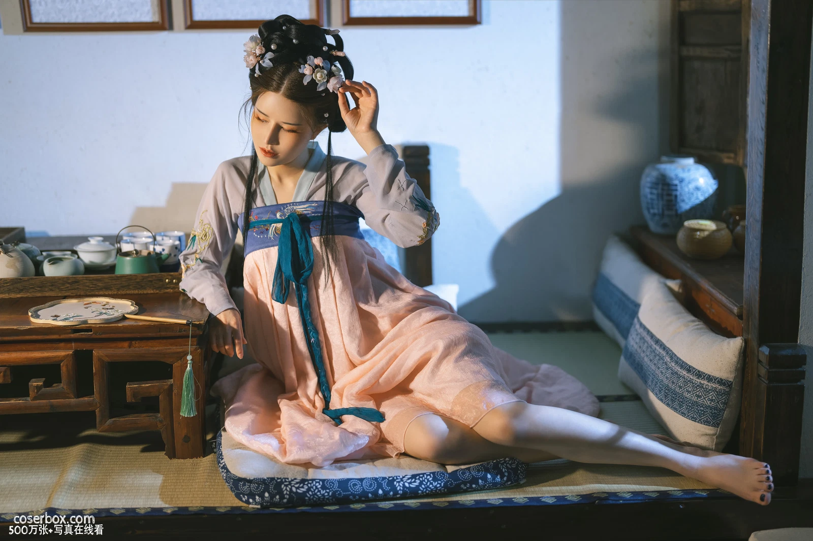 鹿八岁 2026.01.01 花想容 - 在线看可下载原图