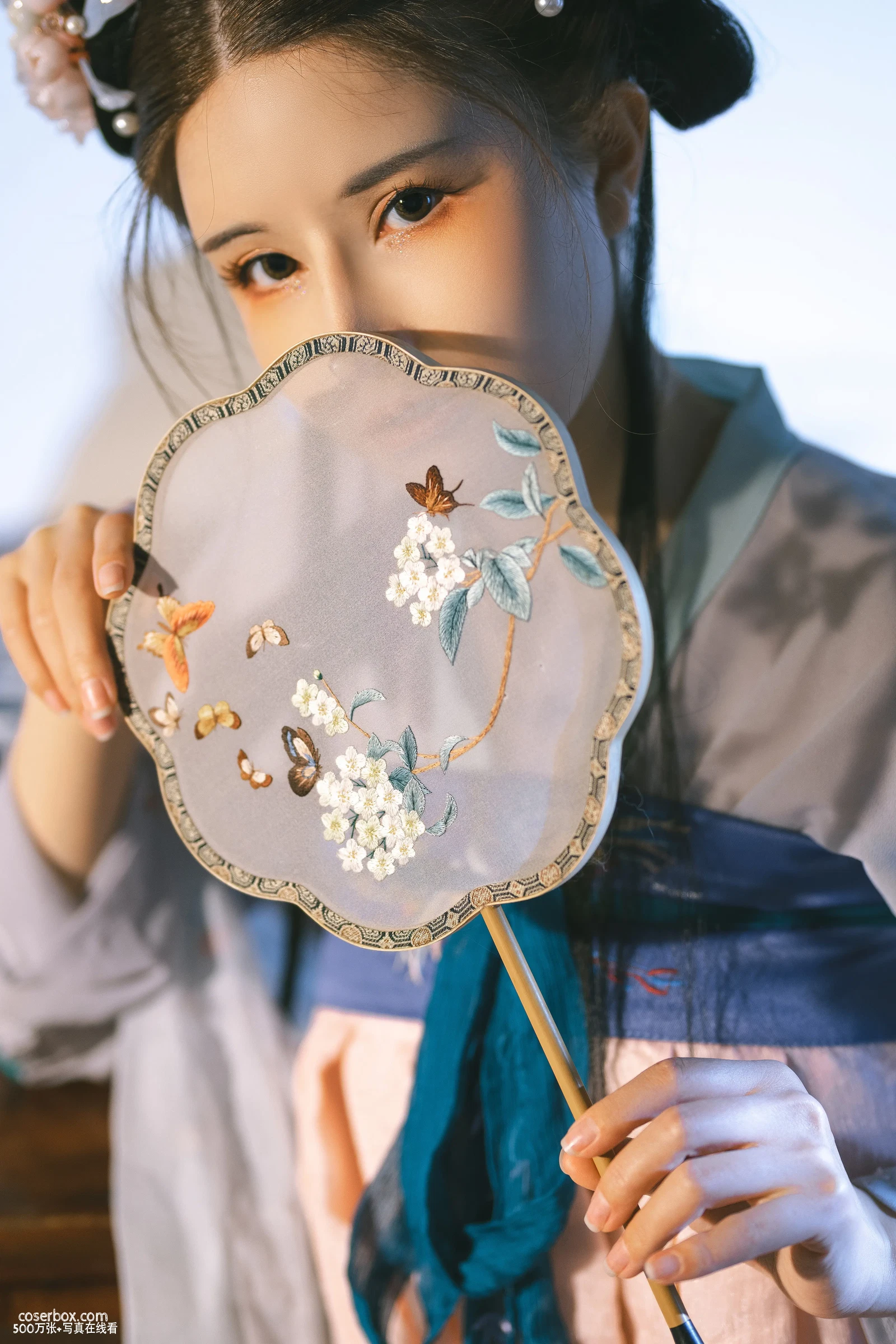 鹿八岁 2026.01.01 花想容 - 在线看可下载原图