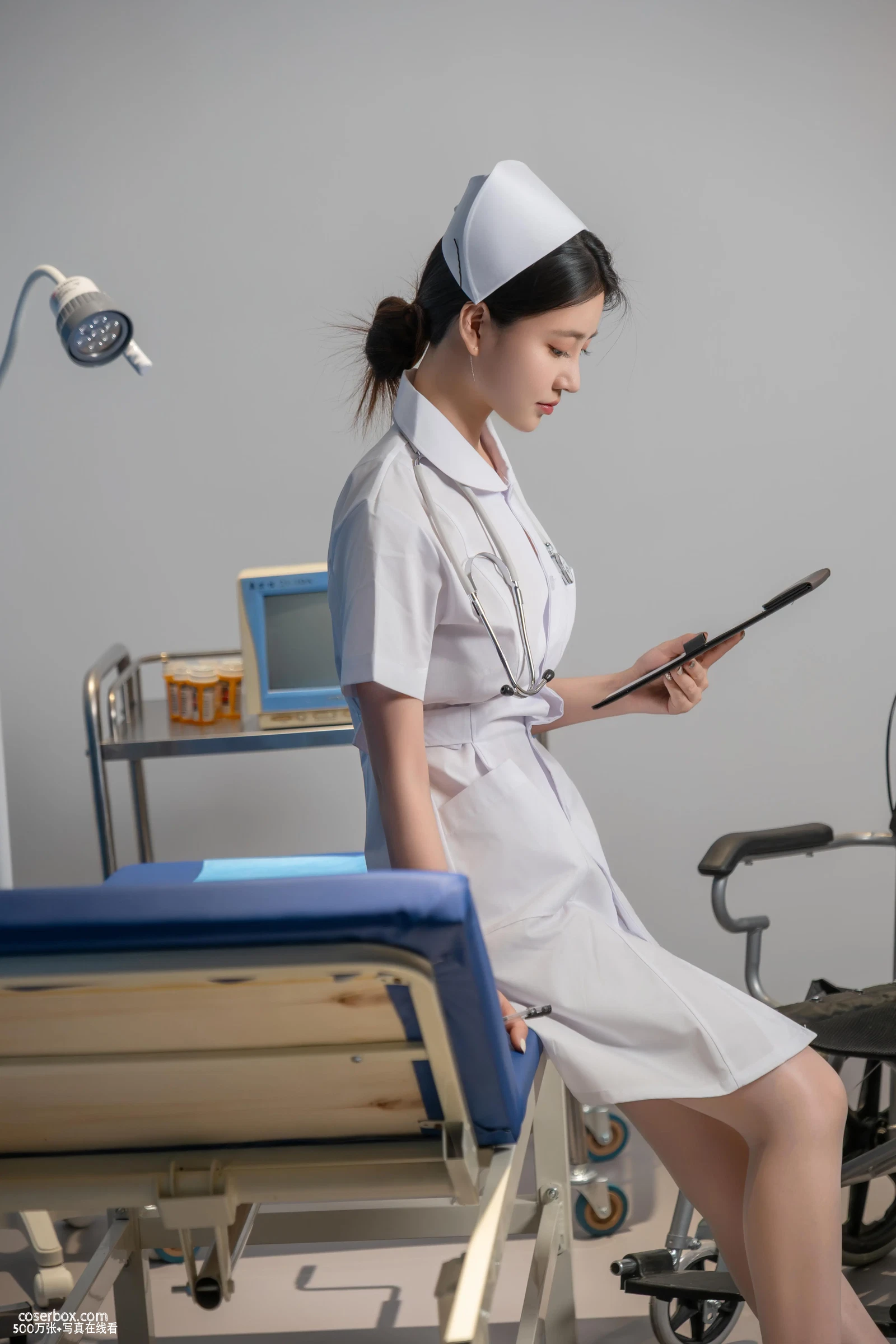 年年 2026.01.01 护士长の秘密 - 在线看可下载原图